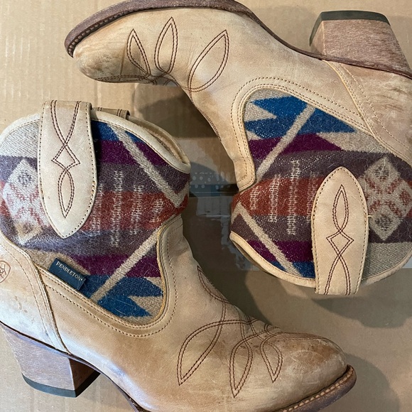 Ariat Women's Tan and Multicolor Western Boots - Picture 2 of 8